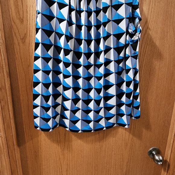 NWOT Calvin Klein geometric print sleeveless shell - Picture 2 of 3